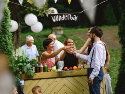 Să ciocnim paharele în cinstea tinerilor căsătoriți! Sfaturi despre alegerea băuturii