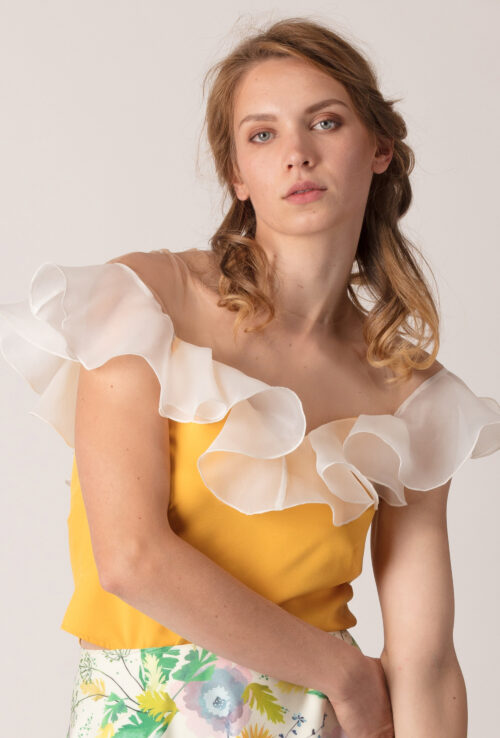 luză cu volan pe umeri de culoare galbenă