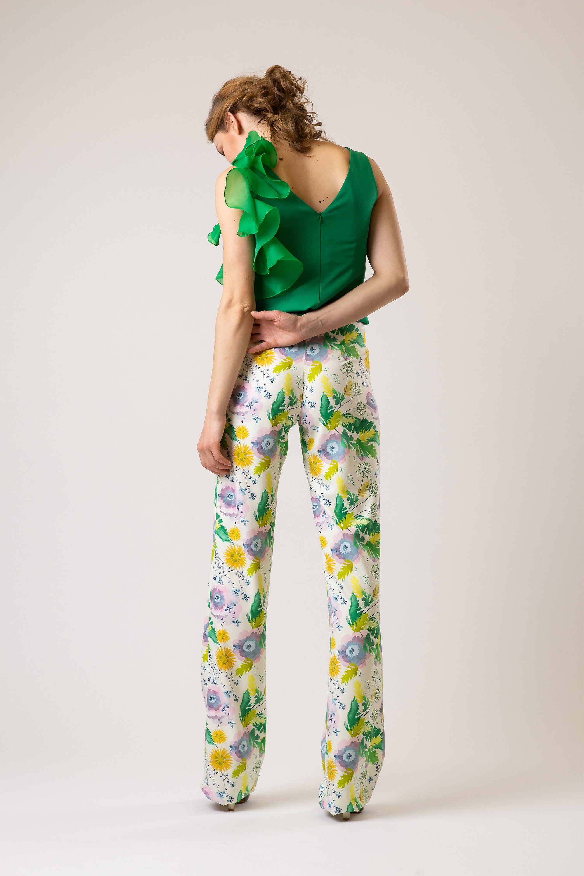 Bluză cu volan asimetric pe un umăr de culoare verde